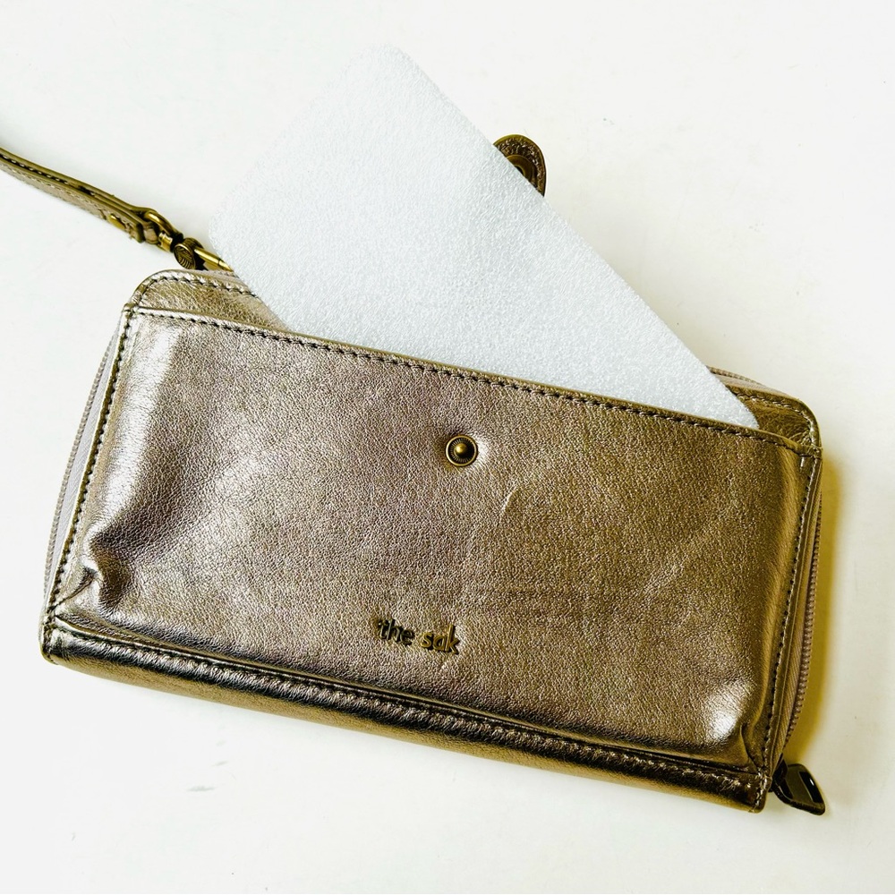 The Sak Leather Metallic Gold Wristlet Wallet Excellent Condition - Picture 10 of 13